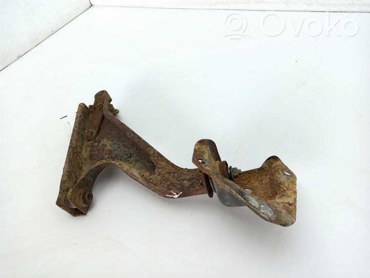 Volvo 240 Front lower control arm/wishbone 