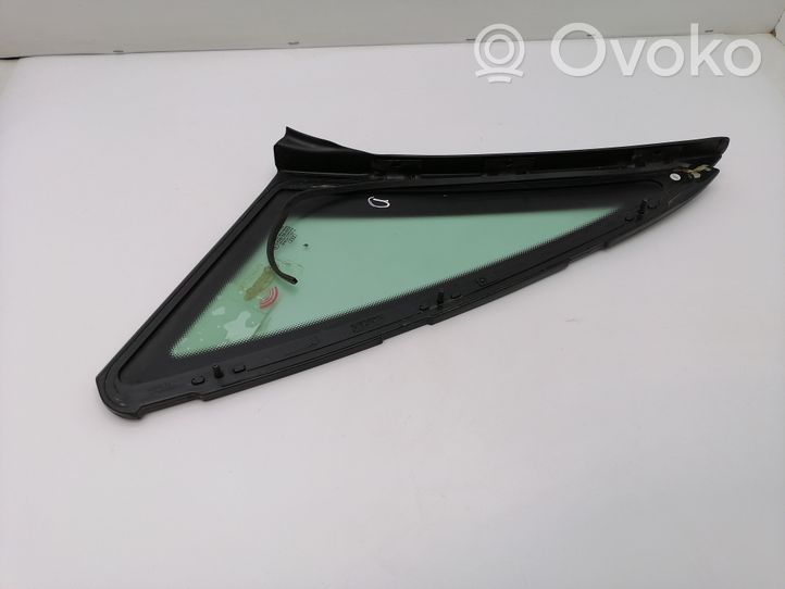 Audi A8 S8 D2 4D Fenêtre latérale avant / vitre triangulaire 4D0845300