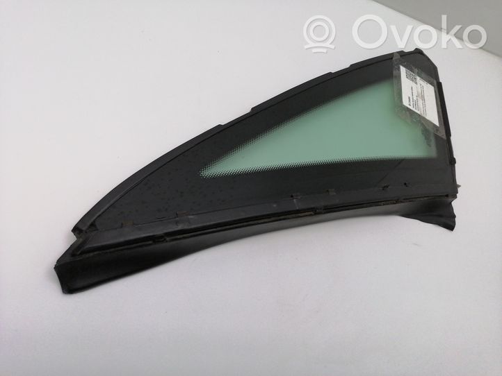 Audi A8 S8 D2 4D Fenêtre latérale avant / vitre triangulaire 4D0845299