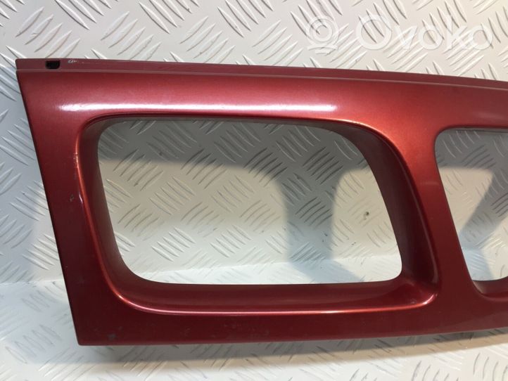 Nissan Terrano Grille de calandre avant 623107F