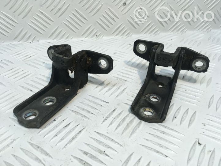 Mitsubishi Pajero Set di cerniere portiera anteriore GE2 / GF2