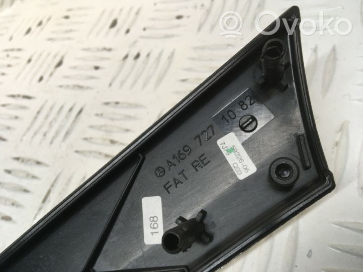 Mercedes-Benz A W169 Listwa tapicerki drzwi przednich A1697271082