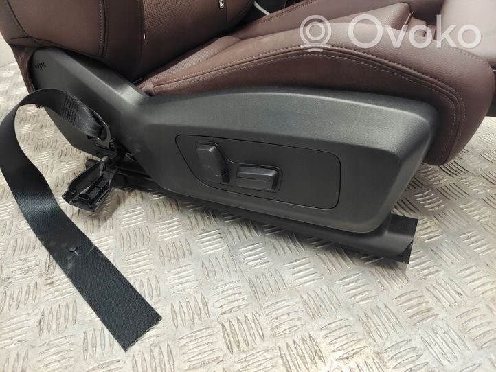 BMW 2 Active Tourer U06 Set interni 