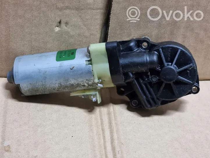 Volvo C30 Moteur de réglage de siège 0130002528