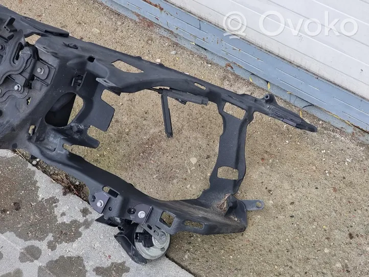 Volvo V60 Staffa del pannello di supporto del radiatore parte superiore 