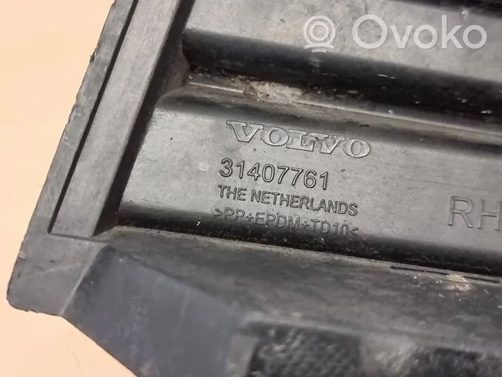 Volvo V40 Etupuskurin alempi jäähdytinsäleikkö 31407761