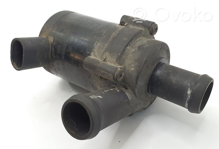 Volvo V50 Pompe à eau de liquide de refroidissement 70205407