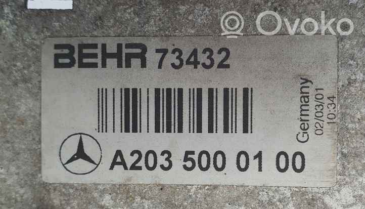 Mercedes-Benz C AMG W203 Välijäähdyttimen jäähdytin A2035000100