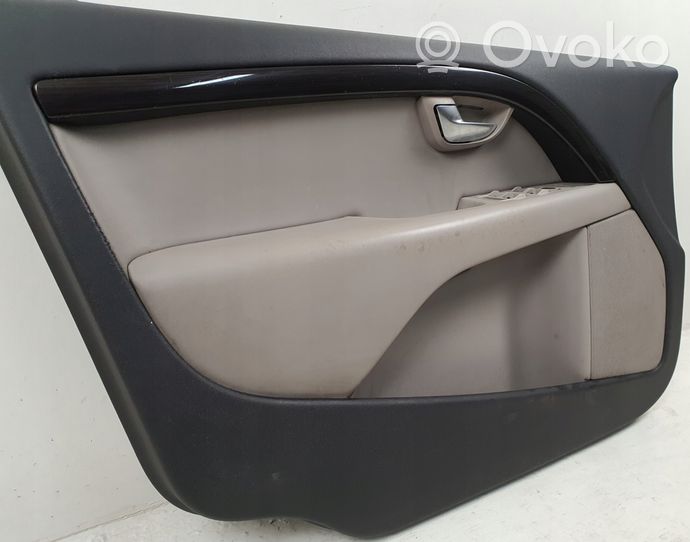 Volvo V70 Etuoven verhoilu 8686852