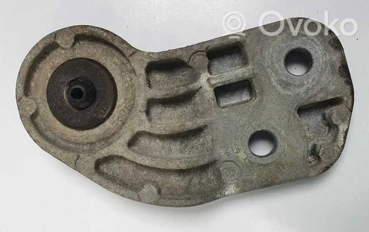 Opel Adam Radiator mount bracket 13373524