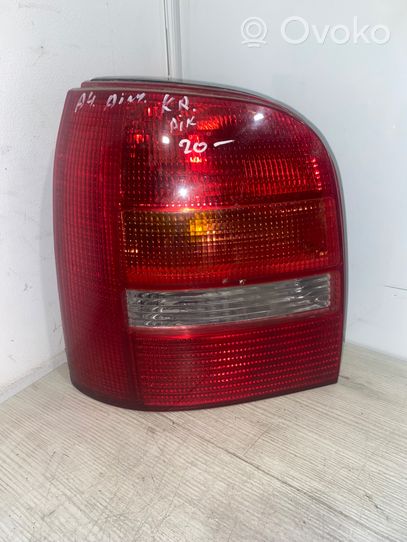 Audi A4 S4 B5 8D Lampa tylna 02211810