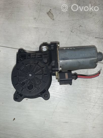 Volvo V70 Moteur de lève-vitre de porte arrière 0130821776