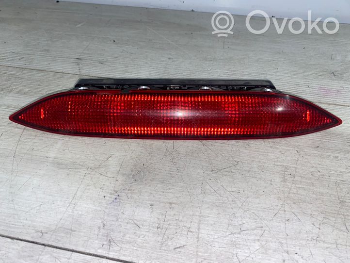 Mitsubishi Colt Luce d’arresto centrale/supplementare MR957379