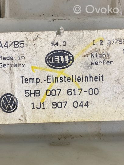 Volkswagen PASSAT B5 Ilmastoinnin ohjainlaite 1J1907044