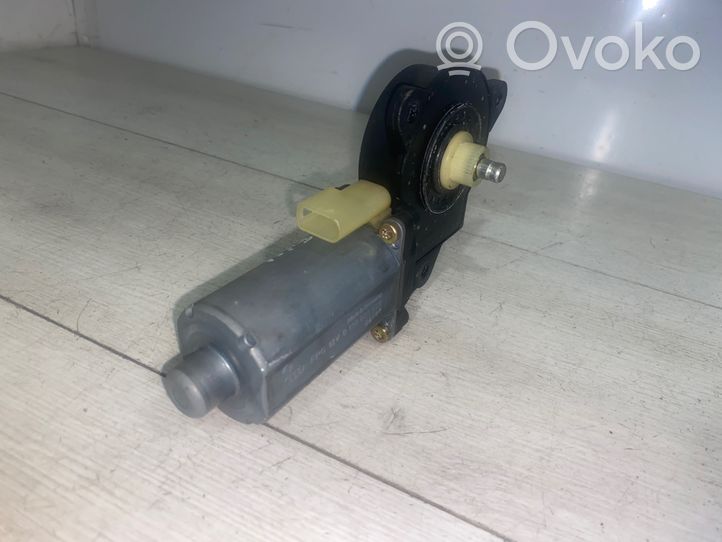 Ford Fiesta Varikliukas priekinio langų pakėlėjo 0130821939