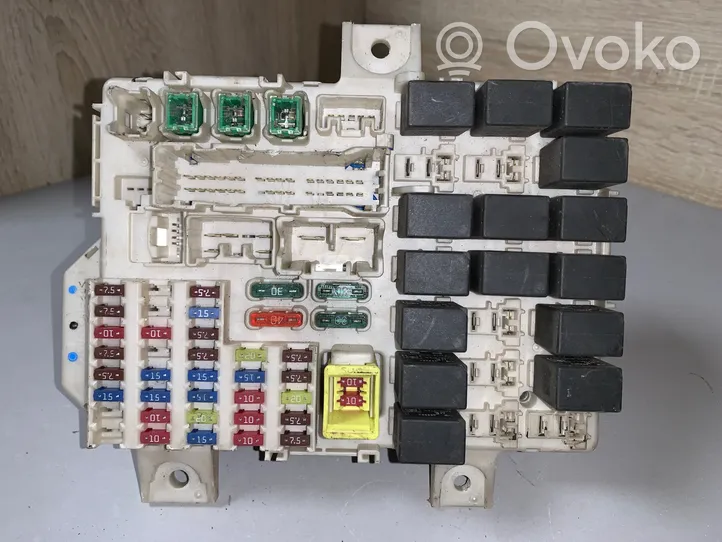 Mitsubishi Colt Module de fusibles 8637A171