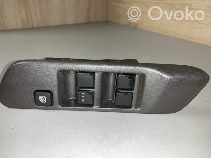 Nissan X-Trail T30 Support bouton lève vitre porte avant 80961