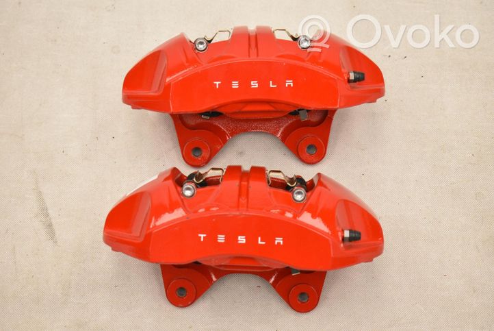 Tesla Model Y Zacisk hamulcowy przedni 2288642-00-A