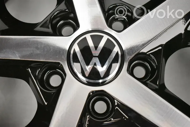 Volkswagen Golf VIII Cerchione in lega R18 