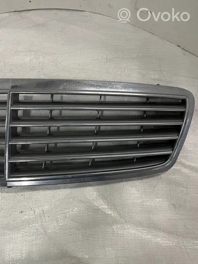 Mercedes-Benz E W211 Griglia anteriore A2038800183