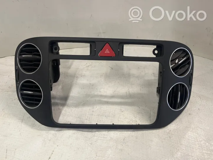 Volkswagen Golf Plus Ramka deski rozdzielczej 5M0853071K