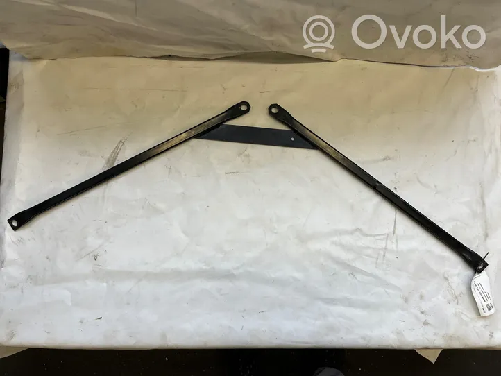 BMW 3 F30 F35 F31 Kita variklio skyriaus detalė 731155704