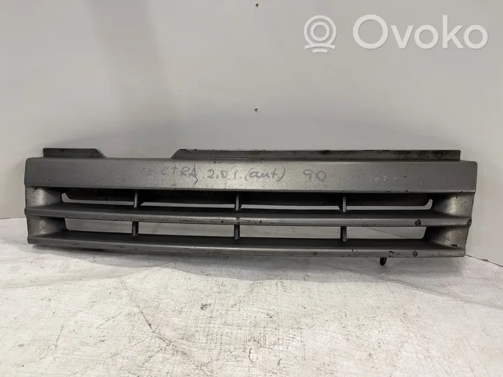 Opel Vectra A Priekšējais režģis 90306686