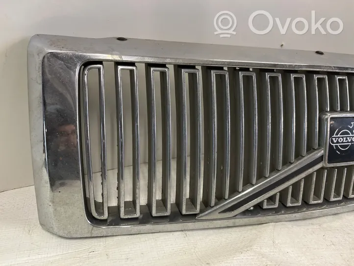 Volvo 440 Grille calandre supérieure de pare-chocs avant 450955