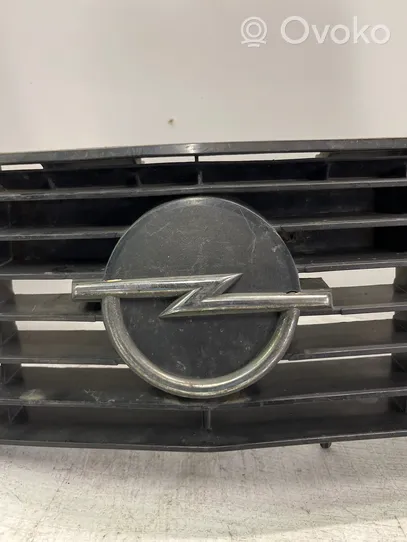 Opel Ascona C Grille de calandre avant 90037142