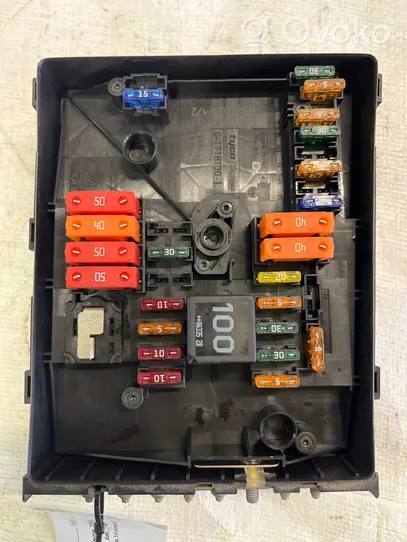 Volkswagen Touran I Fuse module 1K0937125A