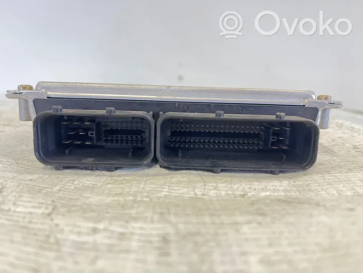 Volkswagen PASSAT B5 Sterownik / Moduł ECU 8D0906018R