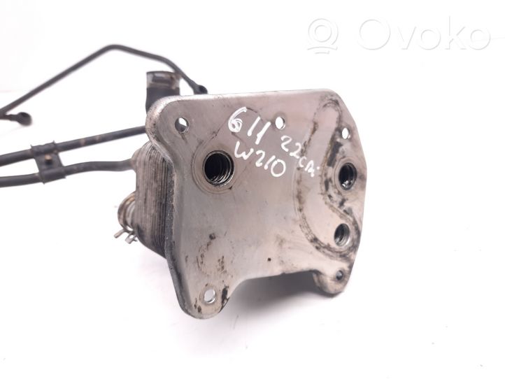 Mercedes-Benz E W210 Support de filtre à huile A6111880301