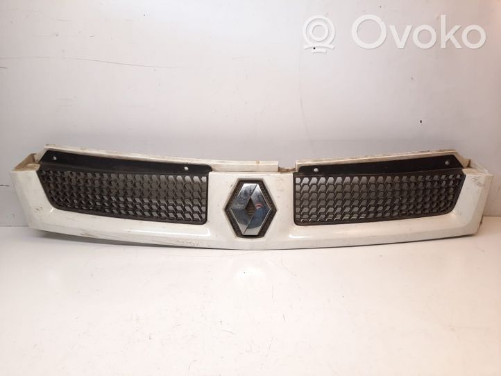 Renault Master II Front bumper upper radiator grill 8200233765