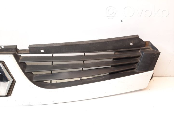 Renault Master II Front bumper upper radiator grill 8200426365