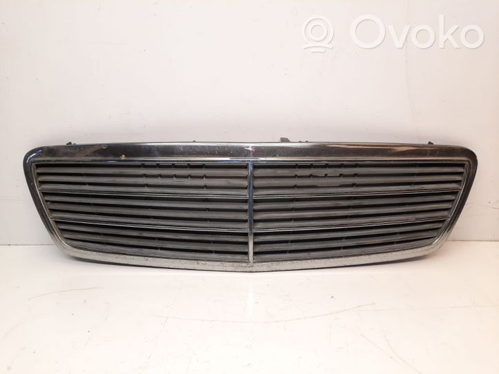 Mercedes-Benz C W203 Grille calandre supérieure de pare-chocs avant A2038800483