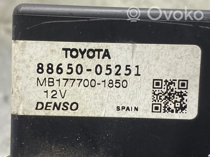 Toyota Avensis T270 Moottorinohjausyksikön sarja ja lukkosarja MB2759000183