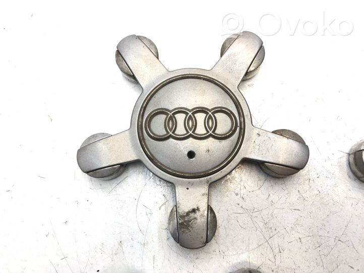 Audi A3 S3 8P Borchia ruota originale 8R0601165