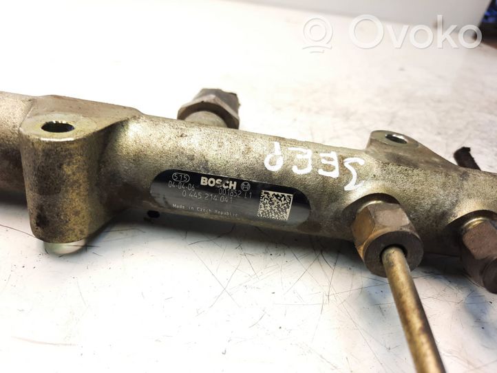 Jeep Cherokee Kraftstoffverteiler Einspritzleiste Verteilerrohr 0445214041