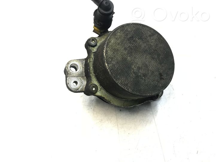 Opel Corsa C Vacuum pump 73501167