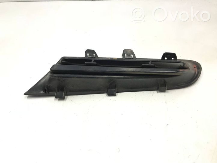 Renault Clio III Grille inférieure de pare-chocs avant 