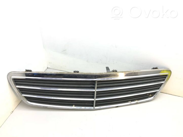 Mercedes-Benz C W203 Grille calandre supérieure de pare-chocs avant 