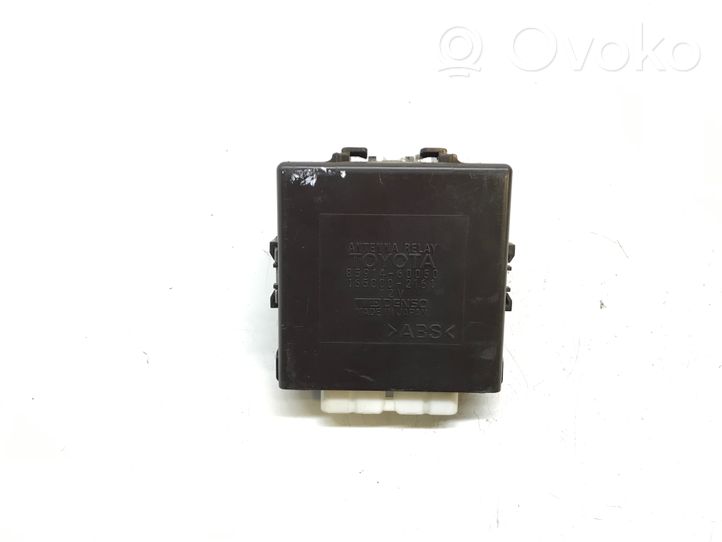 Toyota Land Cruiser (HDJ90) Komputer / Sterownik ECU i komplet kluczy 8966160520