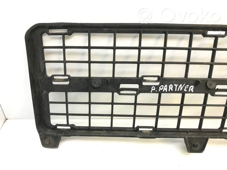 Peugeot Partner Grille inférieure de pare-chocs avant 9643804077