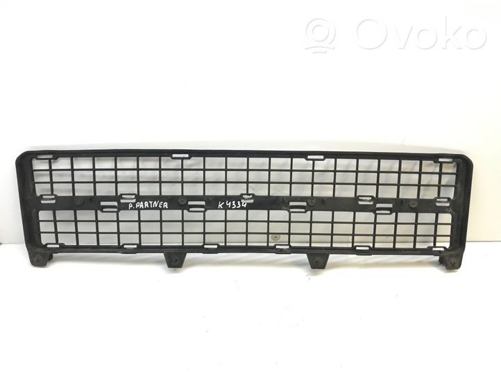 Peugeot Partner Grille inférieure de pare-chocs avant 9643804077