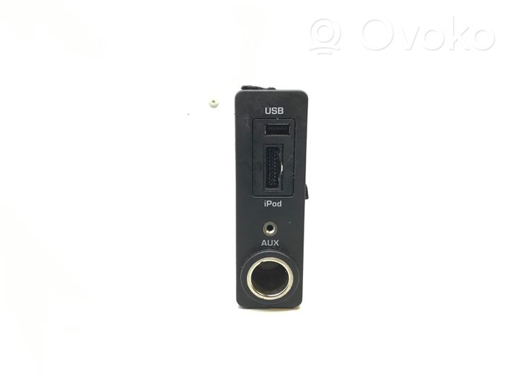 Jaguar XF USB-pistokeliitin 8X2319C166AB