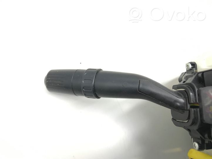 Subaru Impreza II Leva/interruttore dell’indicatore di direzione e tergicristallo K4667