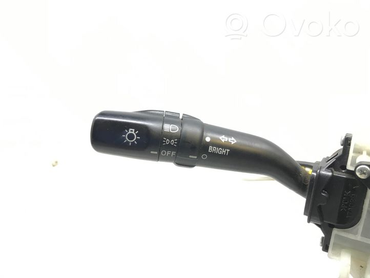 Subaru Impreza II Leva/interruttore dell’indicatore di direzione e tergicristallo K4667