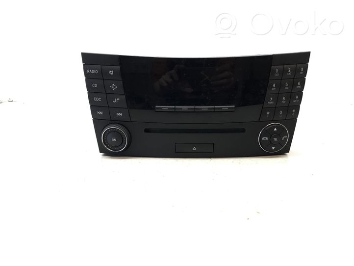 Mercedes-Benz E W211 Panel / Radioodtwarzacz CD/DVD/GPS A2118705089