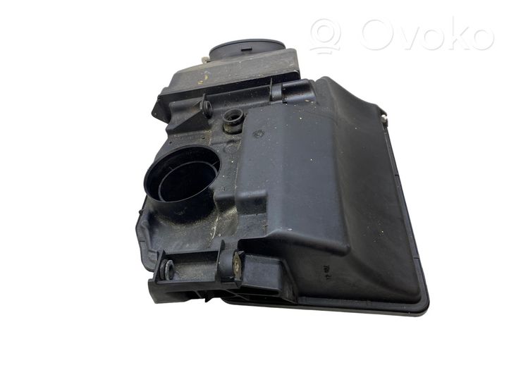 Renault Trafic II (X83) Scatola del filtro dell’aria 8200420871