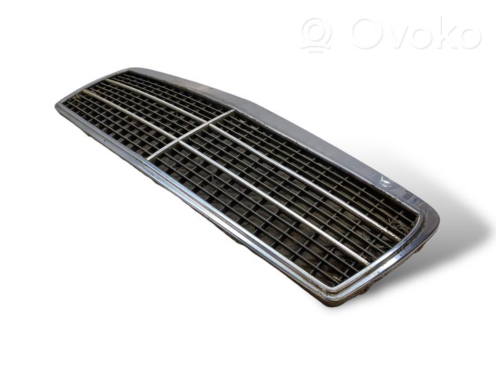 Mercedes-Benz E W210 Grille de calandre avant 2108880023